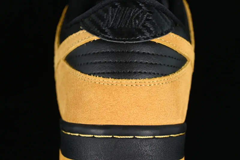 All Categories Nk SB Dunk Series Nk SB Dunk Low Low-top sneakers Nk Dunk SB Low "Valentines Day" Raw rubber black and yellow Retro low-top casual sports skateboard shoes 304292-706